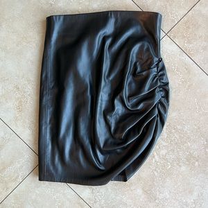 Zara XS faux leather mini skirt with ruched side and back zip